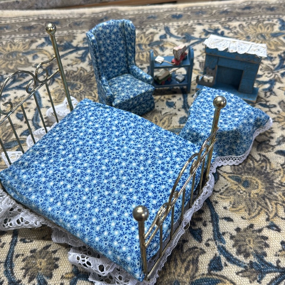 Lot of Dollhouse furniture